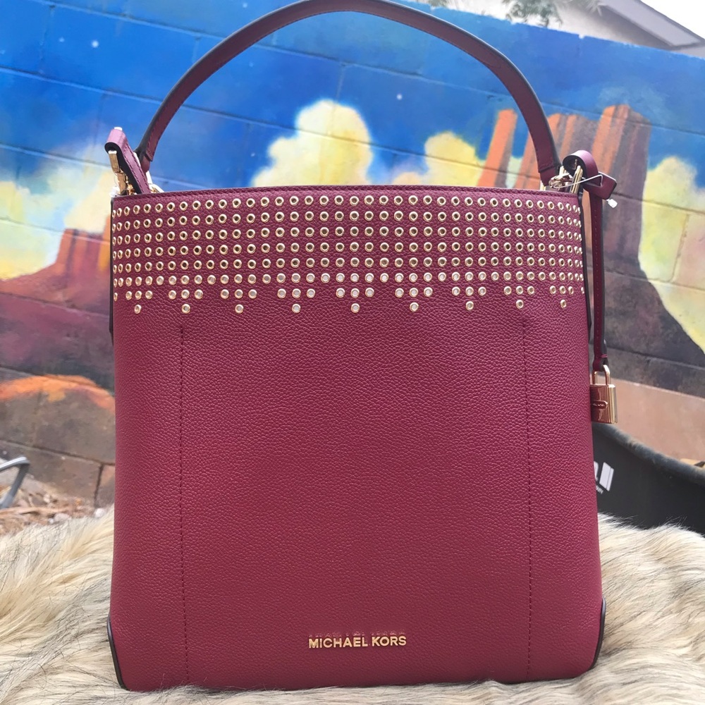 NWOT Michael Kors Hayes Stud Bucket Bag Mulberry